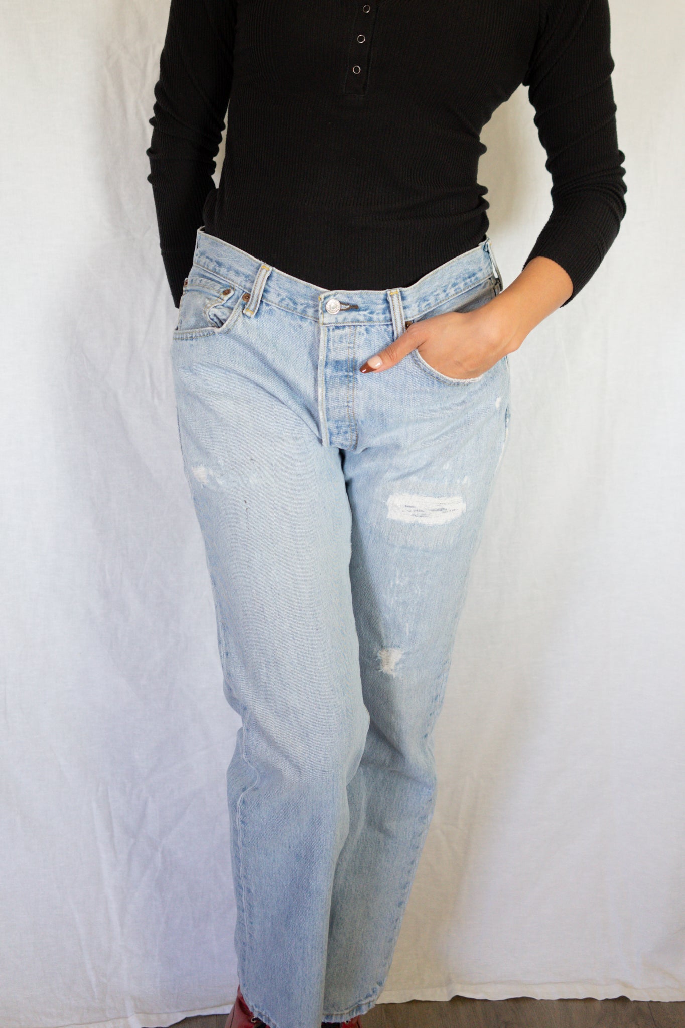 1990s Light Wash Levi 501 Denim Jeans