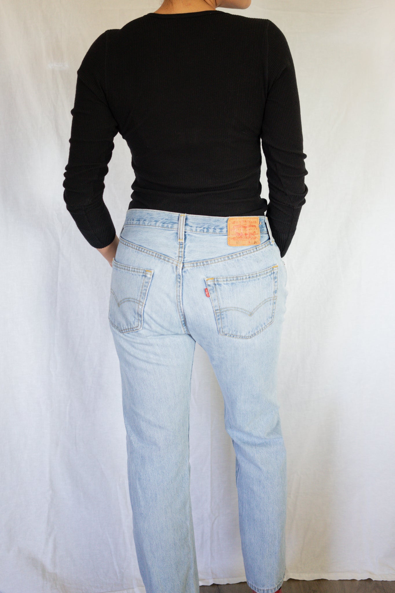 1990s Light Wash Levi 501 Denim Jeans
