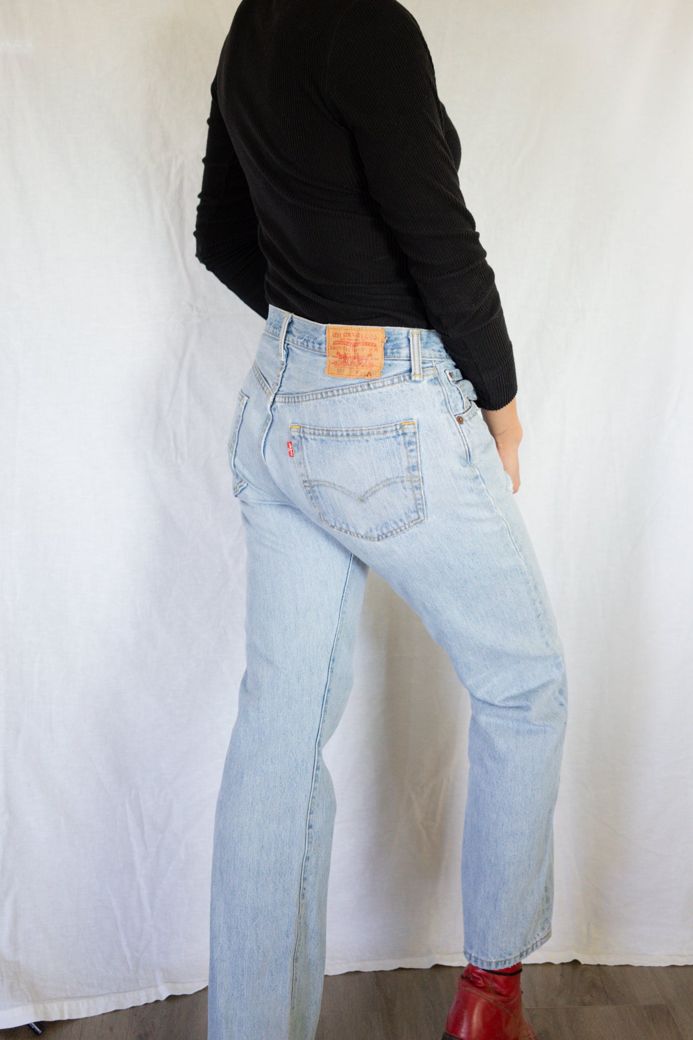 1990s Light Wash Levi 501 Denim Jeans