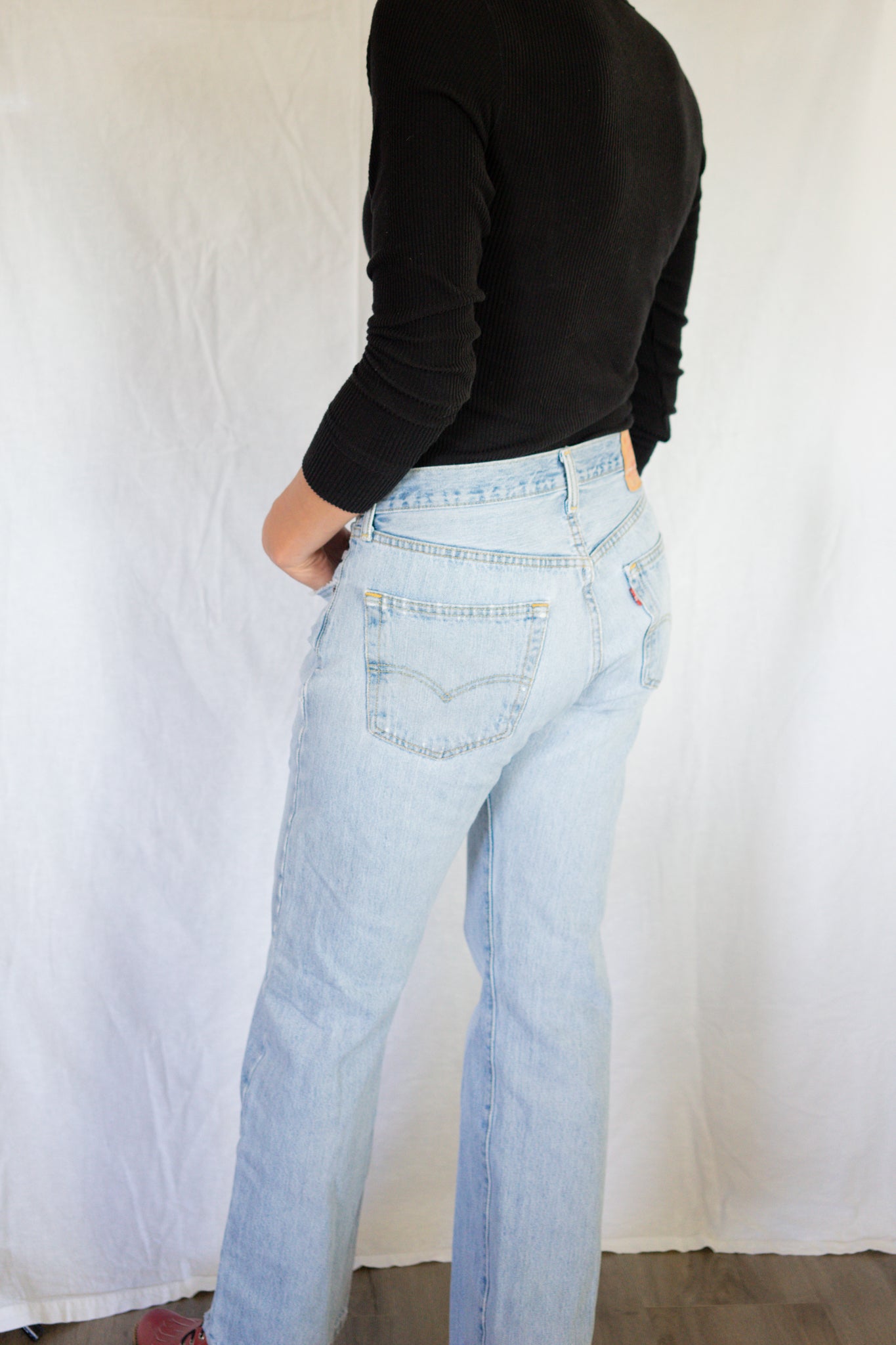 1990s Light Wash Levi 501 Denim Jeans