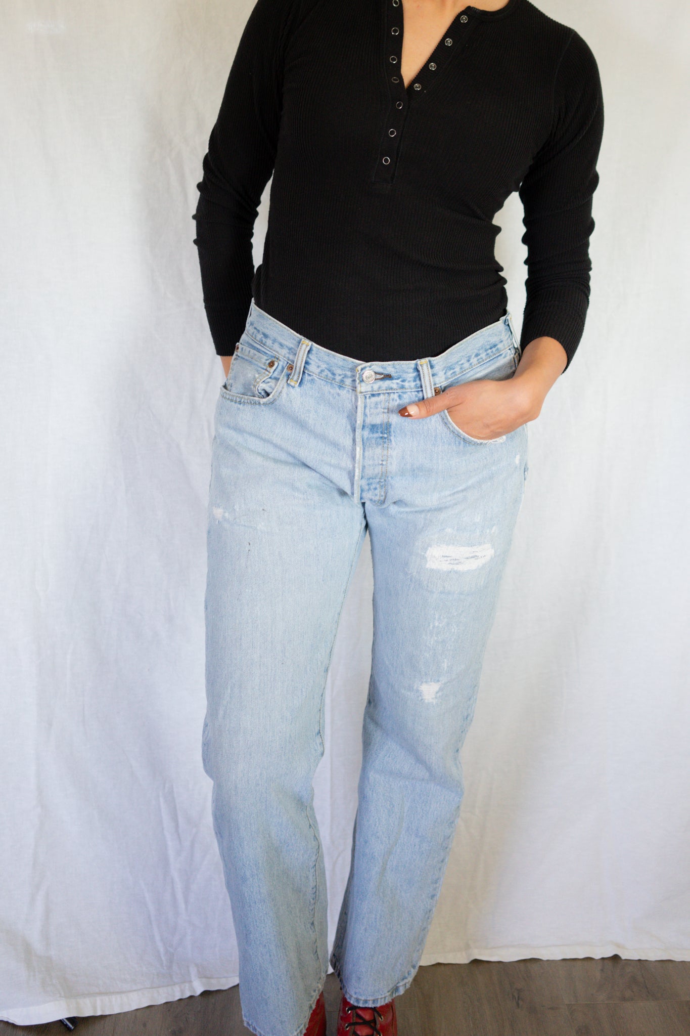 1990s Light Wash Levi 501 Denim Jeans