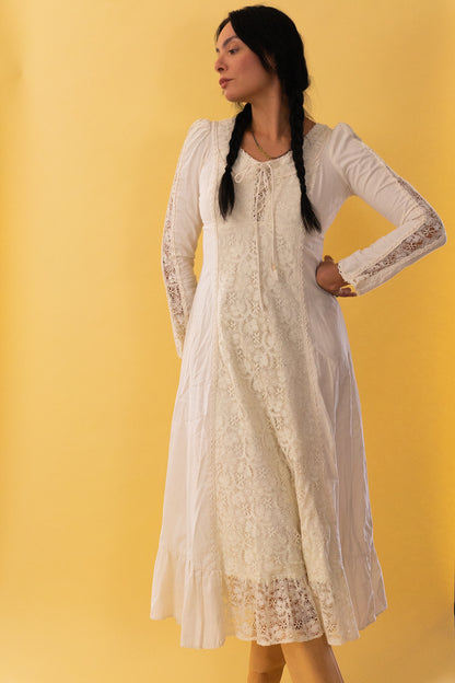 1970s Ivory Cotton and Lace Gunne Sax Dress