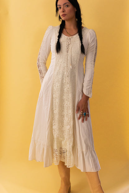 1970s Ivory Cotton and Lace Gunne Sax Dress