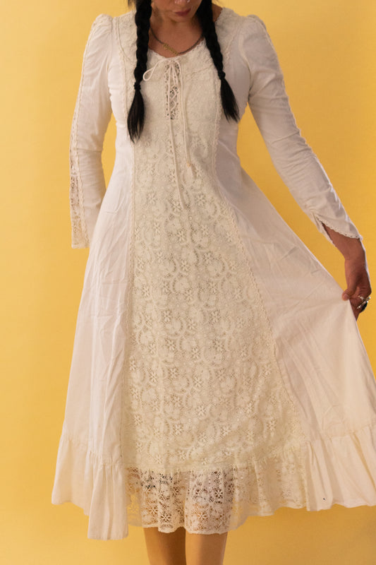 1970s Ivory Cotton and Lace Gunne Sax Dress